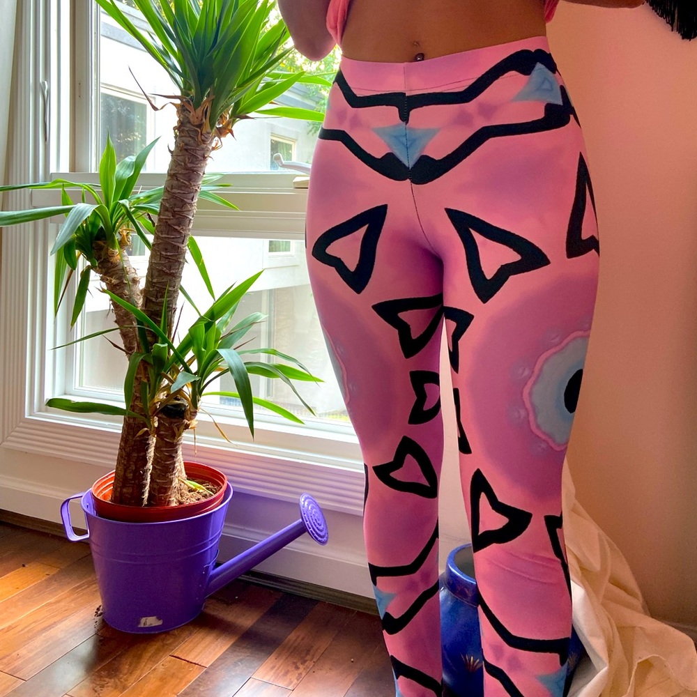 Pink and black print festival leggings size xs/s nwot